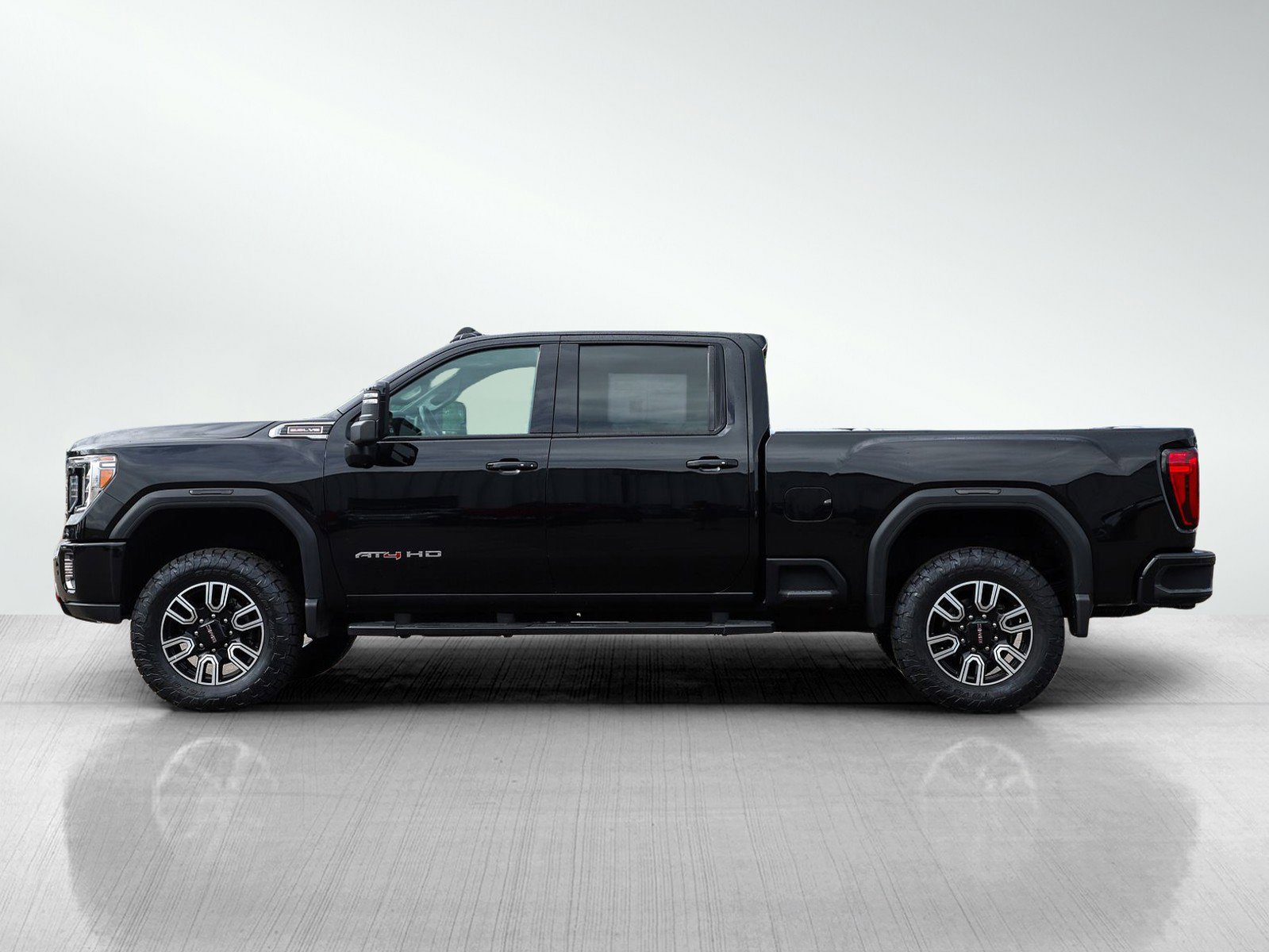 Used 2023 GMC Sierra 3500 AT4 w/ AT4 Preferred Package AWD/4WD image 2