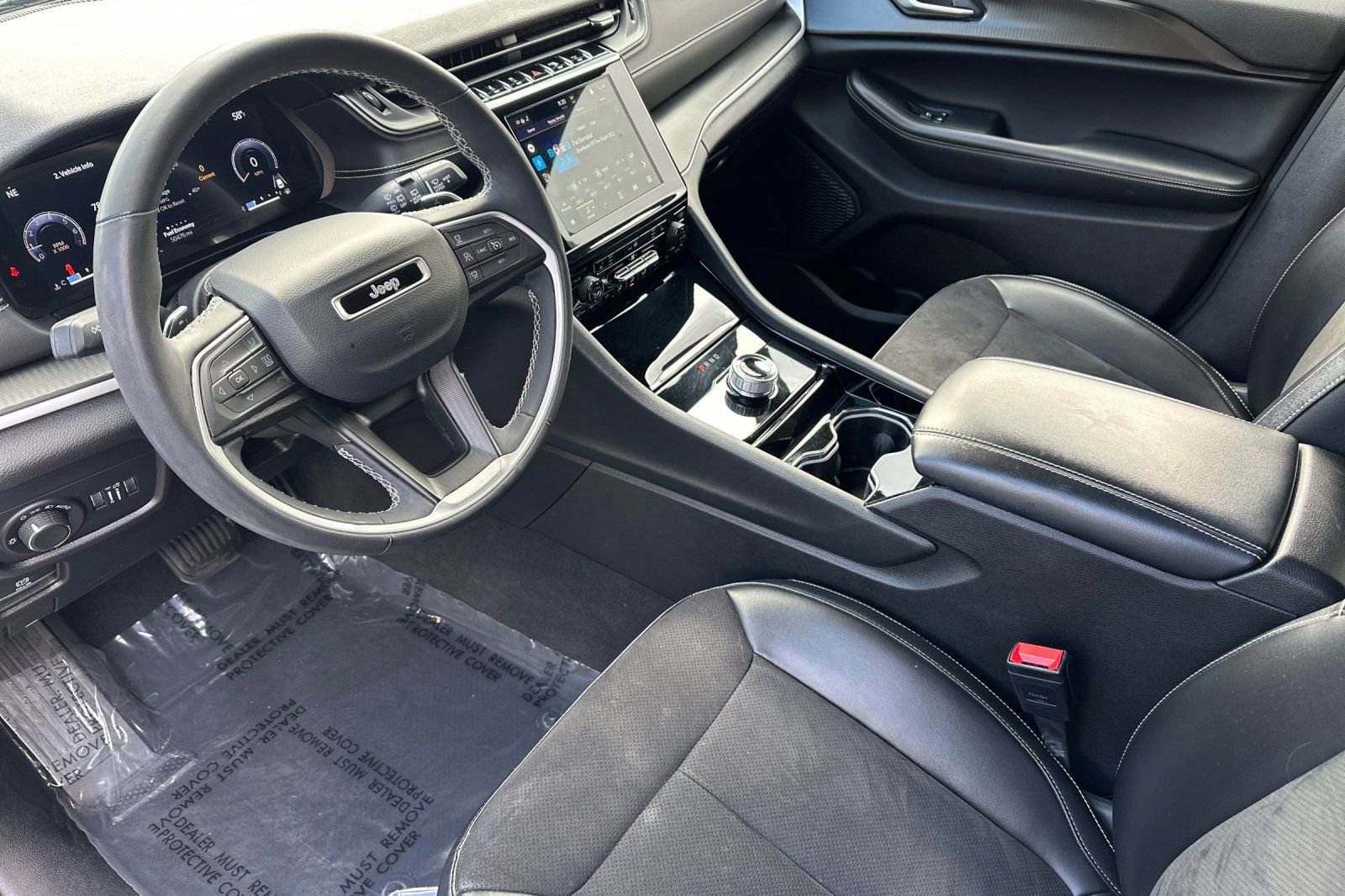 Used 2023 Jeep Grand Cherokee Altitude AWD/4WD image 9