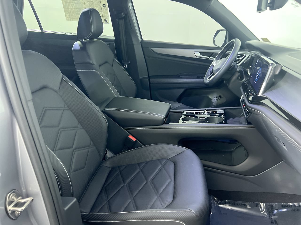 Used 2025 Volkswagen Atlas Cross Sport SE FWD image 23