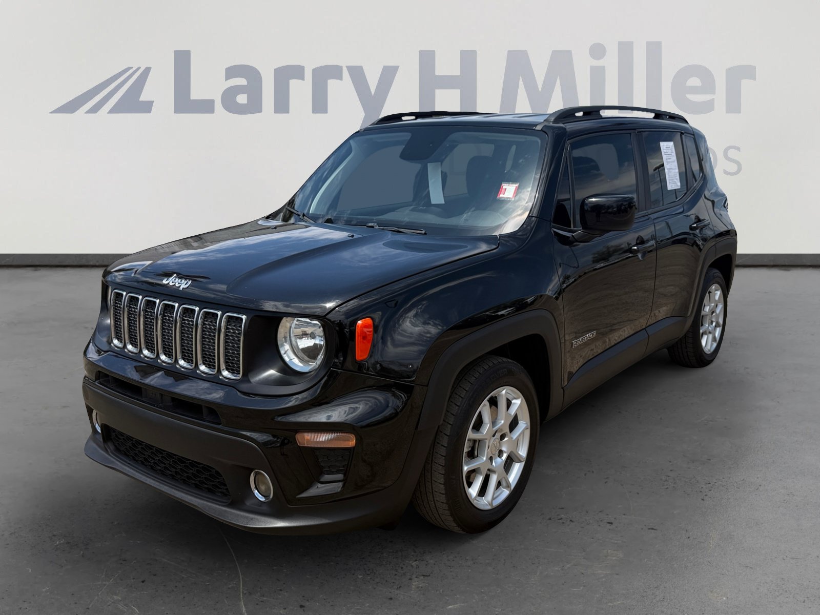 Used 2019 Jeep Renegade Latitude FWD image 1