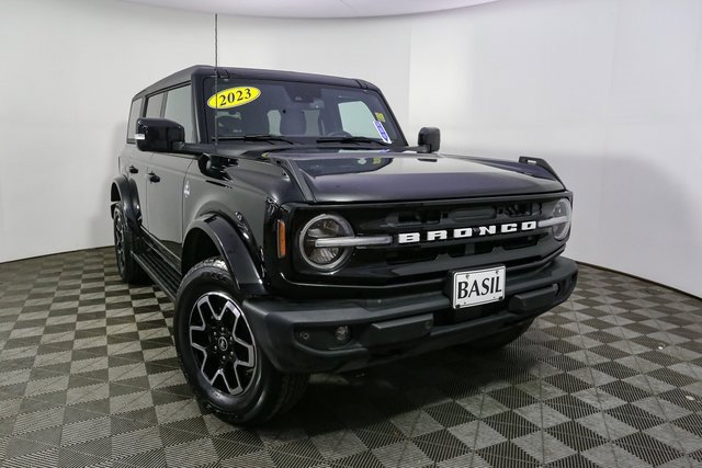 Used 2023 Ford Bronco Outer Banks image 3