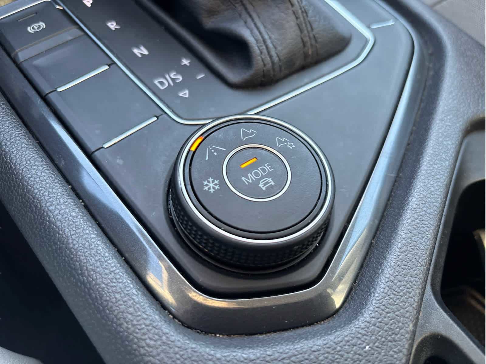 Certified 2020 Volkswagen Tiguan SE image 41