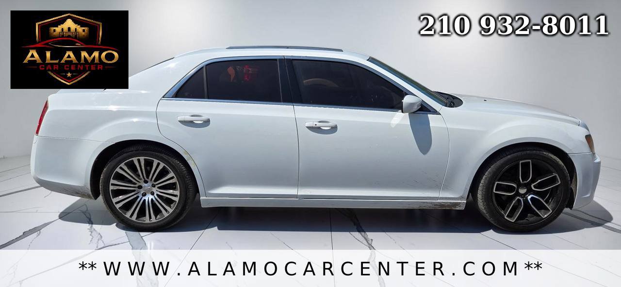 Used 2013 Chrysler 300 S RWD image 5