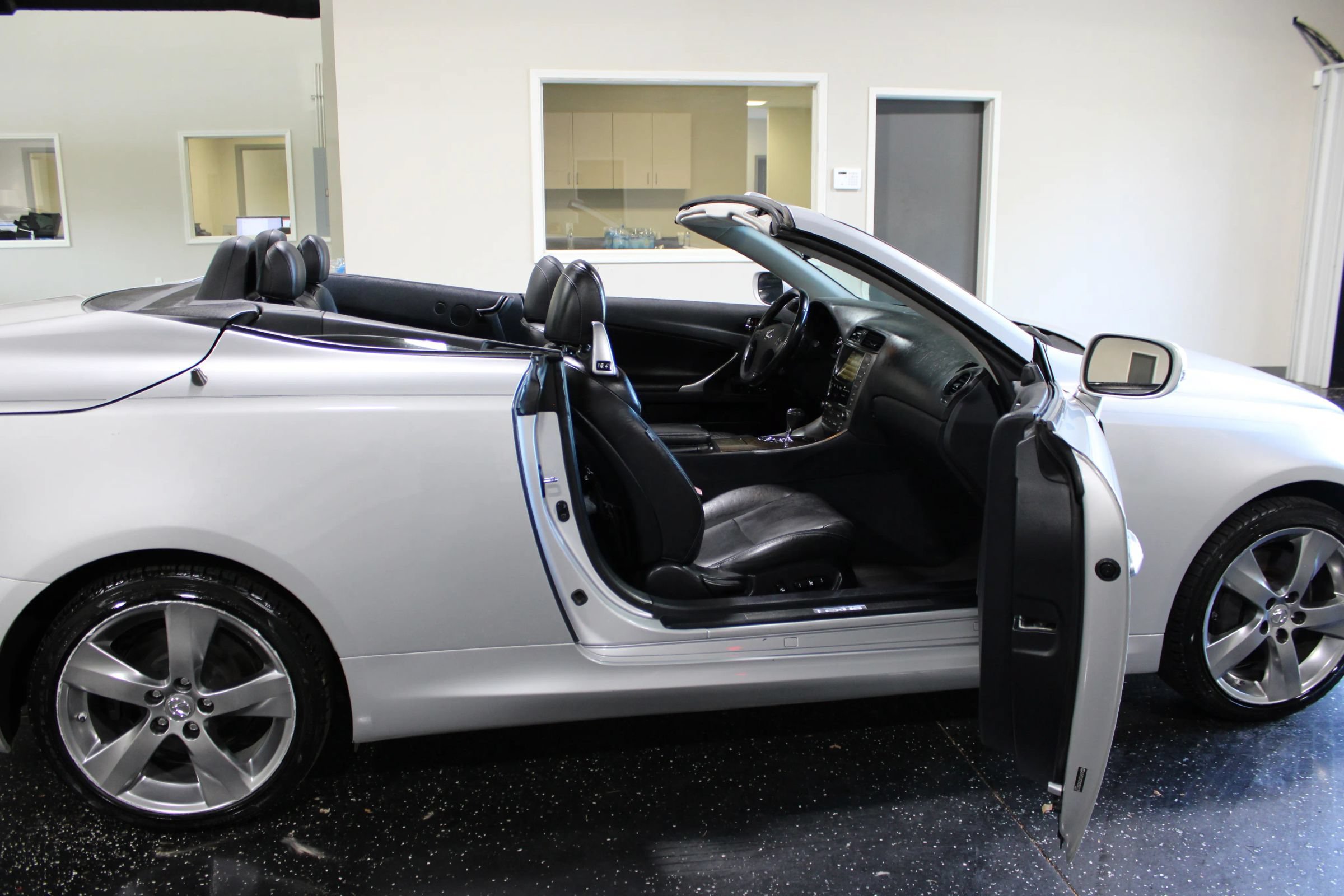 Used 2010 Lexus IS 350C w/ Luxury Pkg RWD image 42