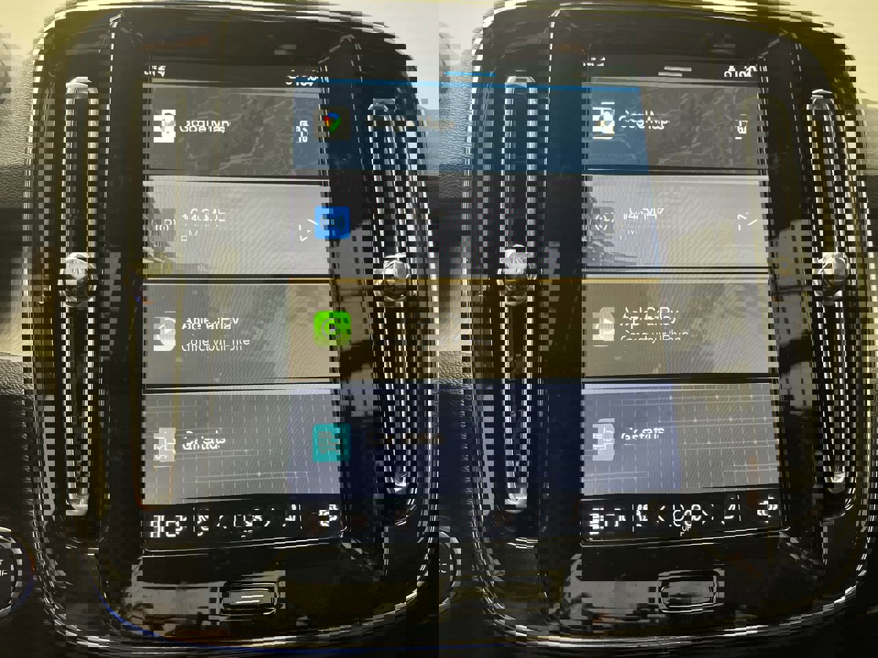 Used 2025 Volvo XC40 B5 Core image 19