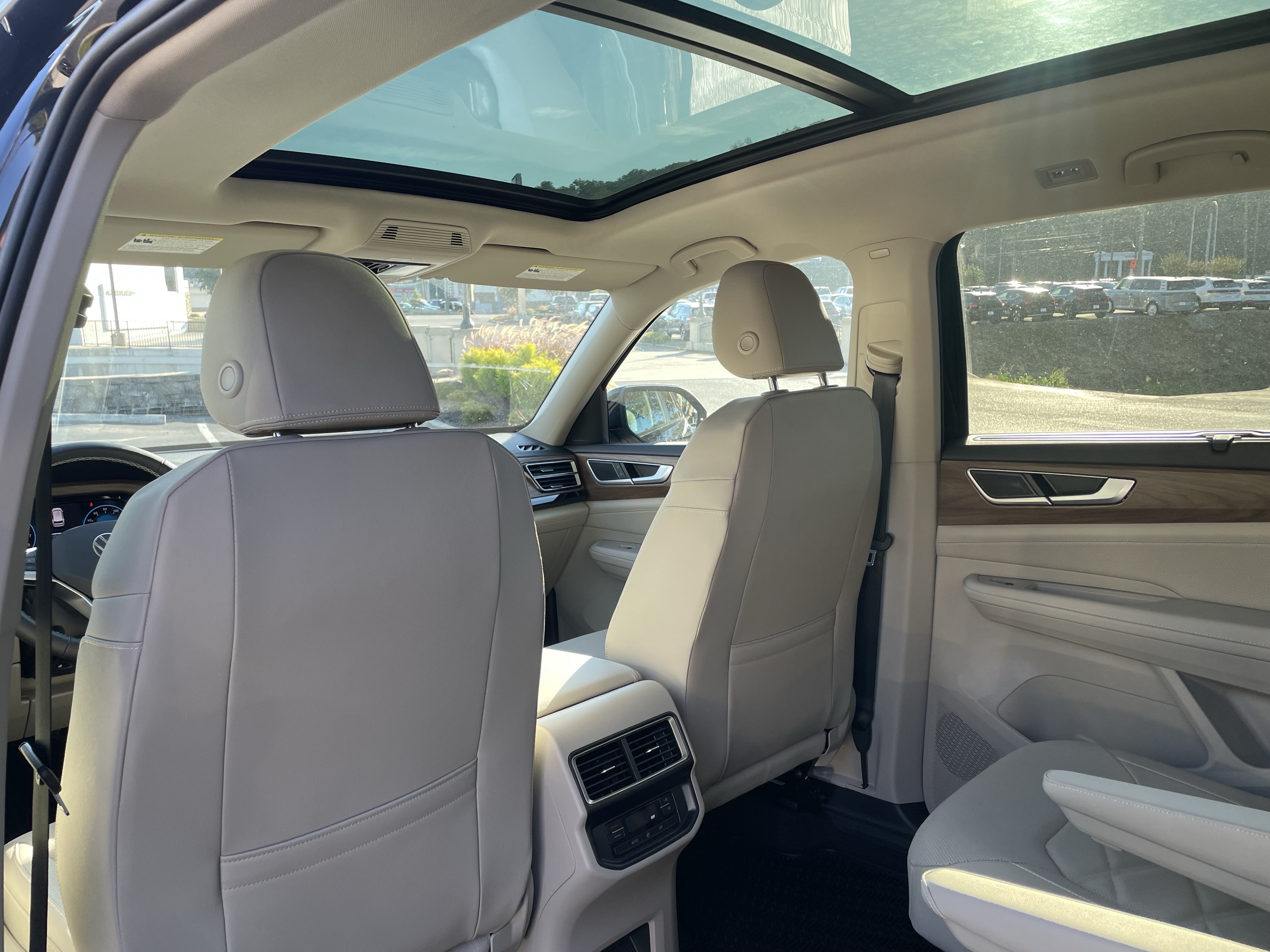 New 2026 Volkswagen Atlas SE FWD image 12