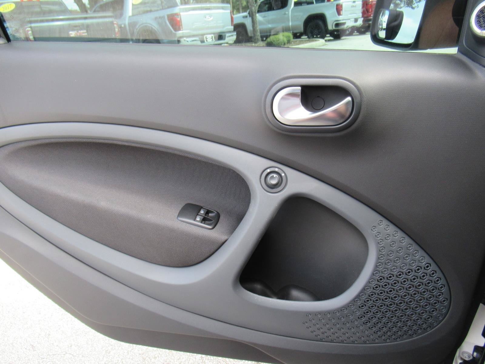 Used 2016 smart fortwo Prime RWD image 18