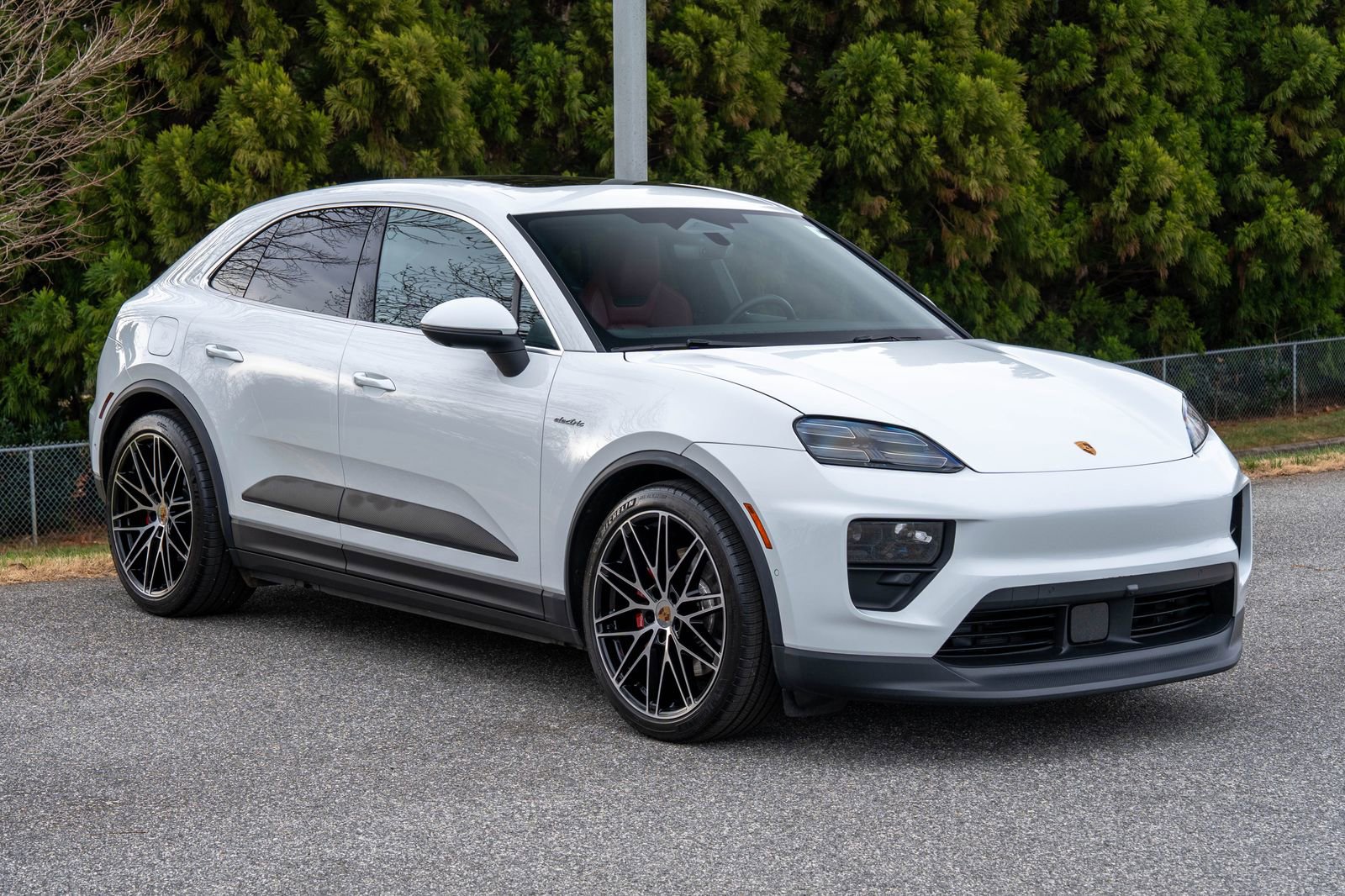 Certified 2025 Porsche Macan 4S Electric image 9