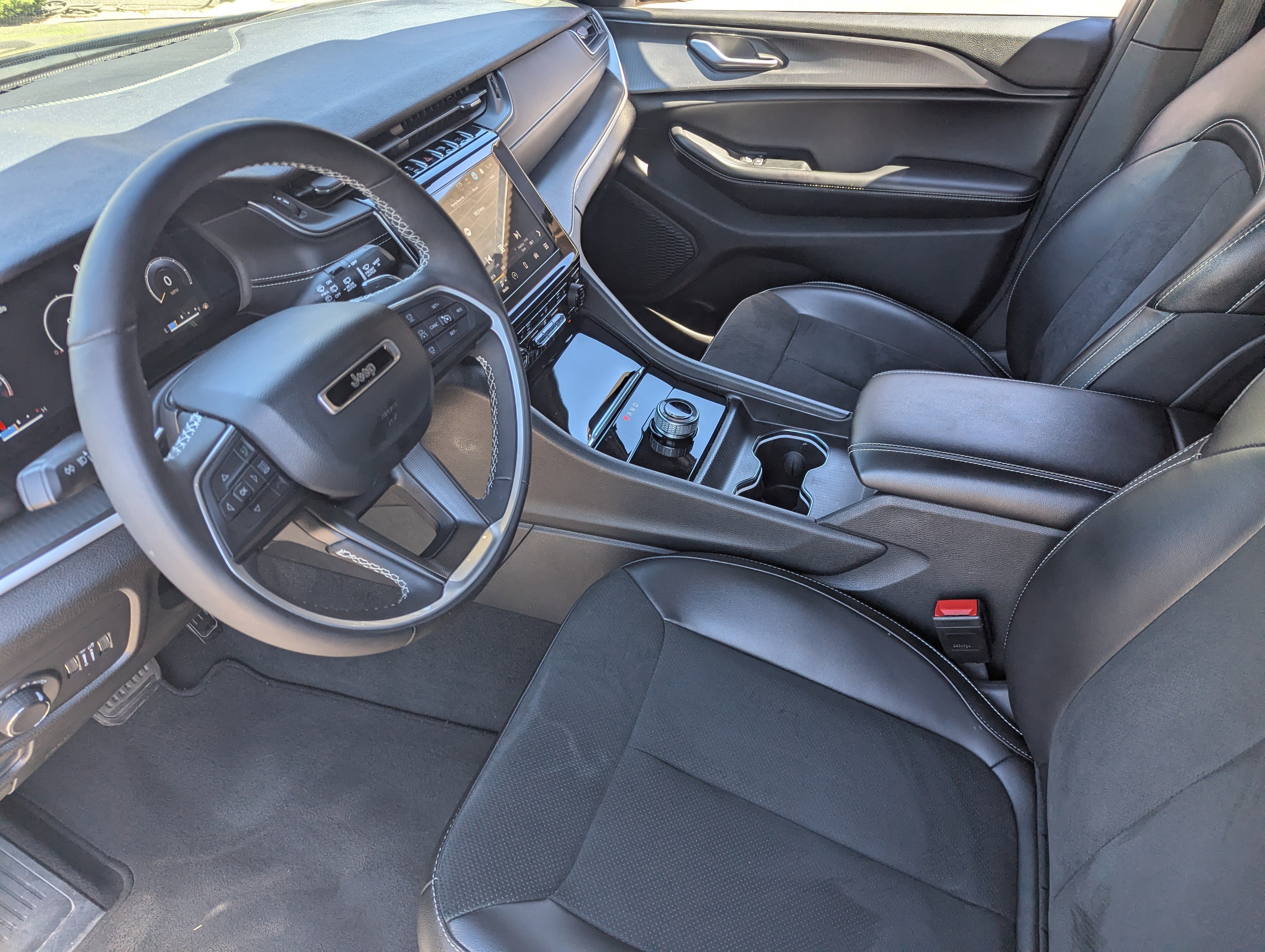 Used 2023 Jeep Grand Cherokee Altitude image 19