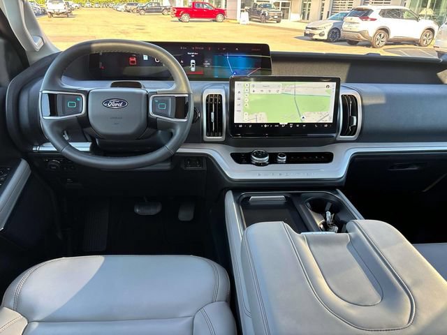 Used 2025 Ford Expedition Active AWD/4WD image 14