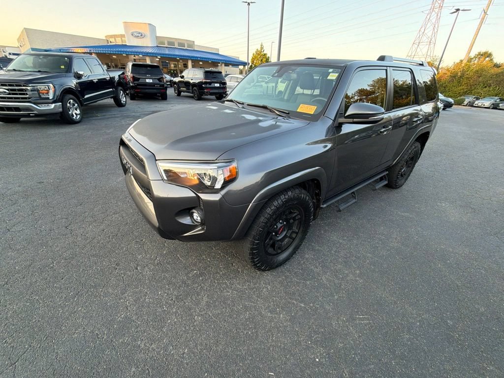 Used 2022 Toyota 4Runner SR5 Premium w/ Moonroof Package RWD image 15
