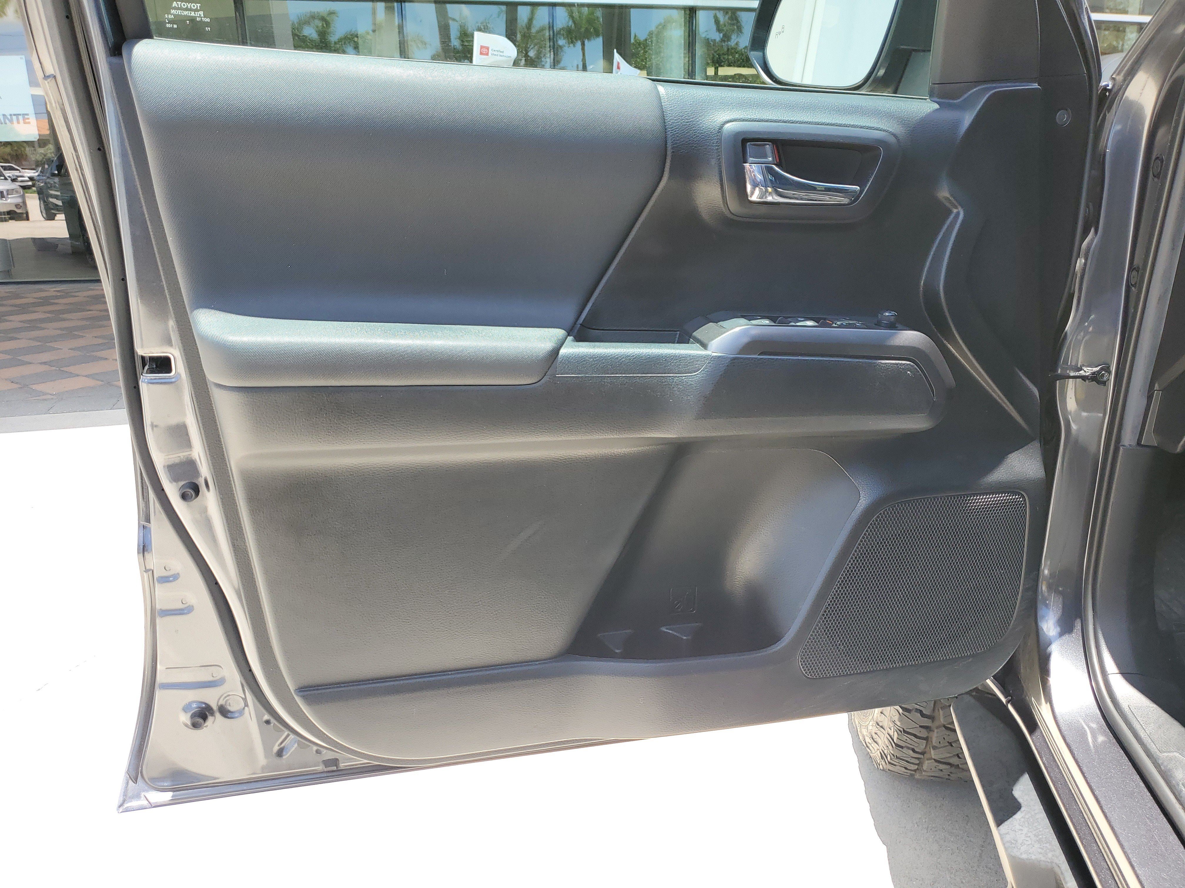 Used 2022 Toyota Tacoma TRD Off-Road w/ Technology Package RWD image 21