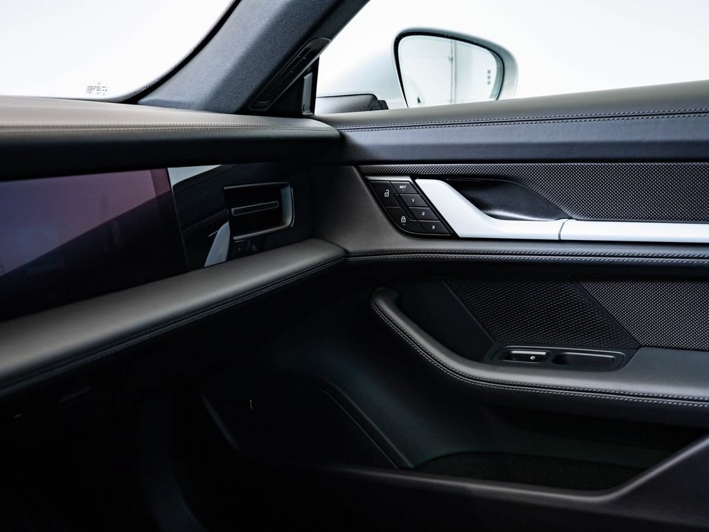 New 2026 Porsche Taycan 4S AWD/4WD image 39