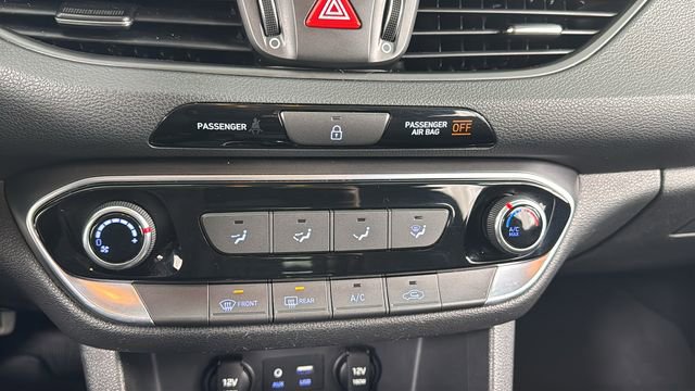 Used 2020 Hyundai Elantra GT image 27