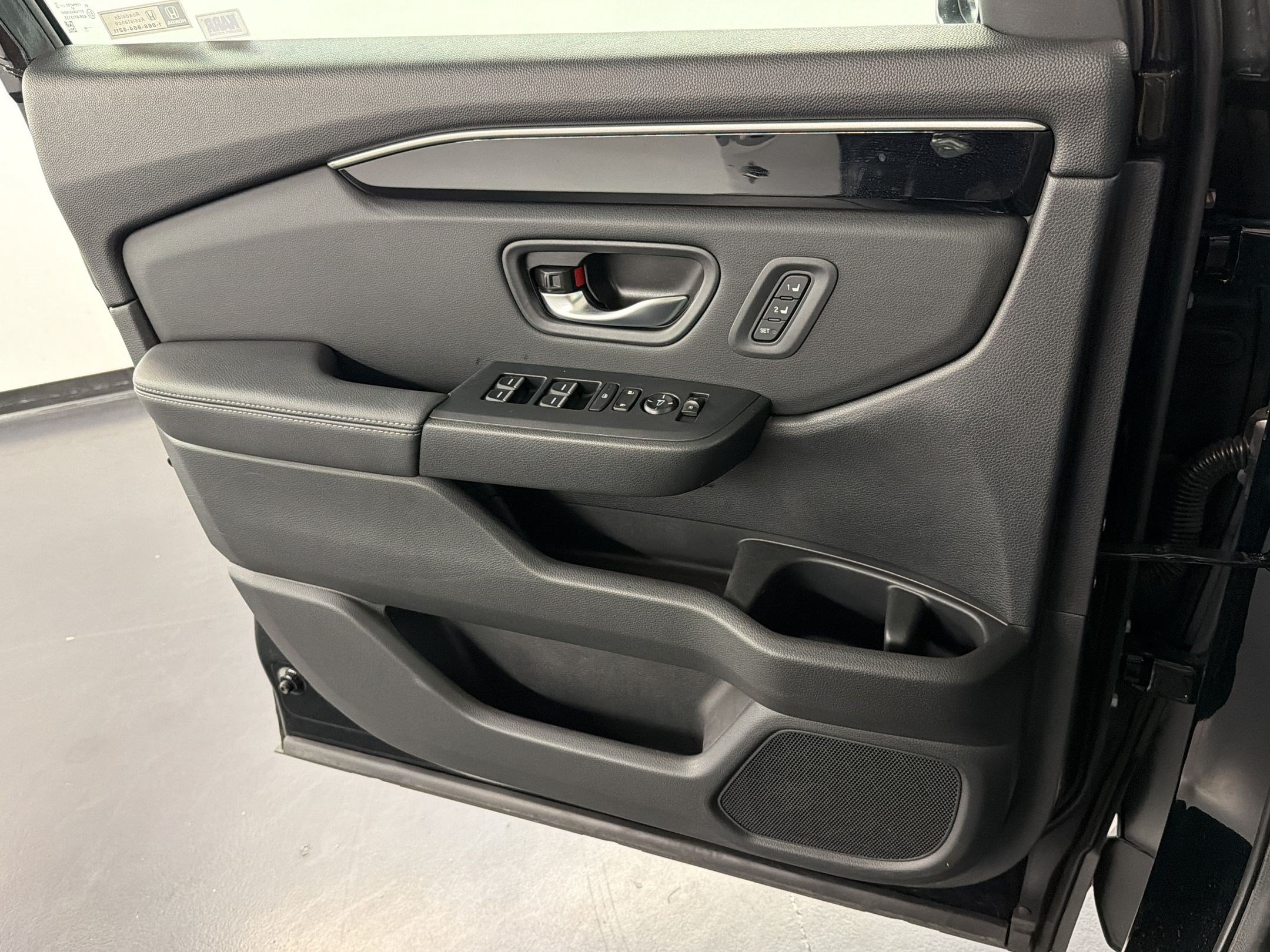 Certified 2025 Honda Pilot Touring image 27