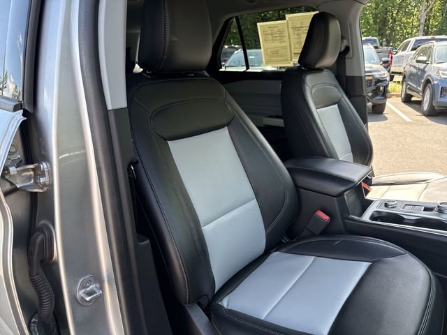 Used 2022 Ford Explorer XLT AWD/4WD image 24