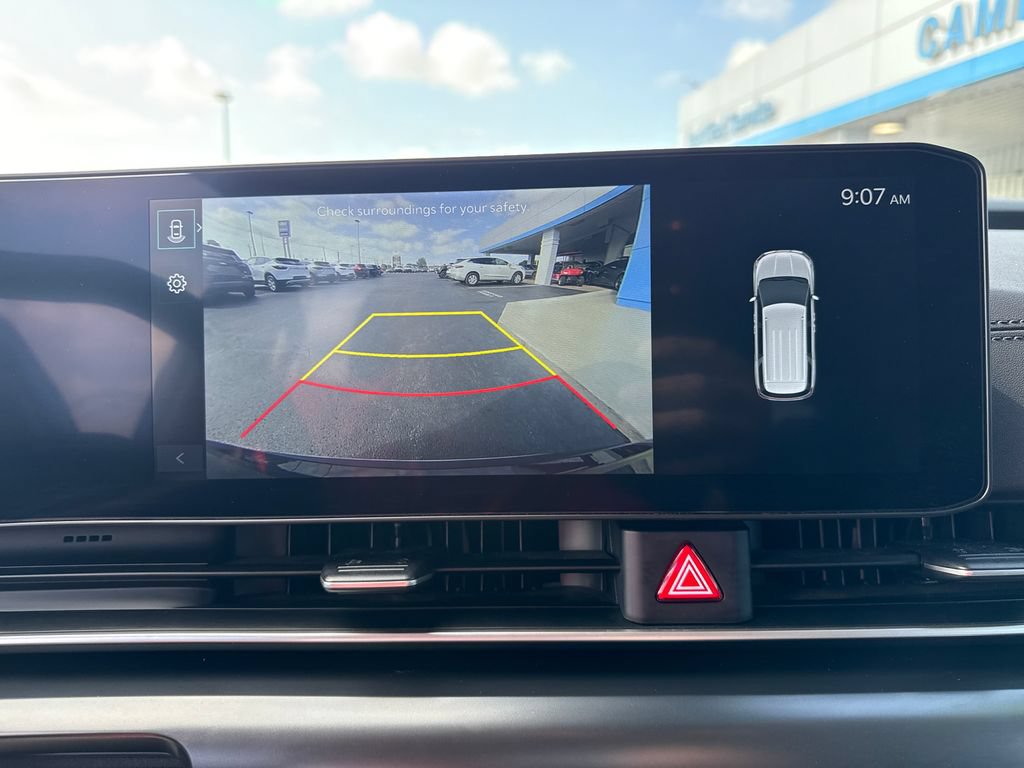 Used 2025 Kia Carnival FWD image 23