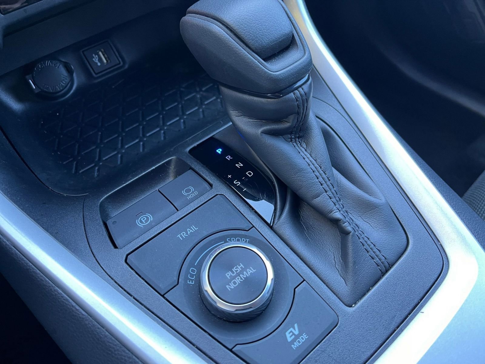 Used 2025 Toyota RAV4 LE image 41