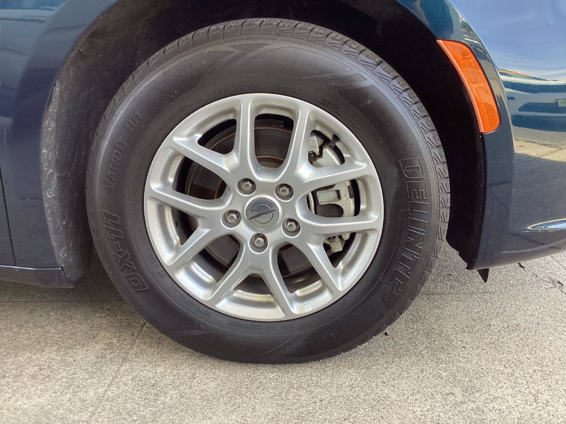 Used 2023 Chrysler Pacifica Touring-L FWD image 19