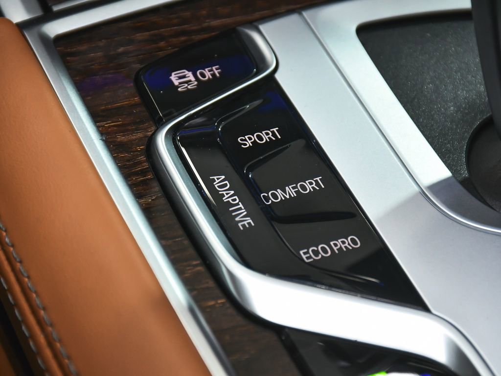 Used 2022 BMW 740i xDrive w/ M Sport Package image 41