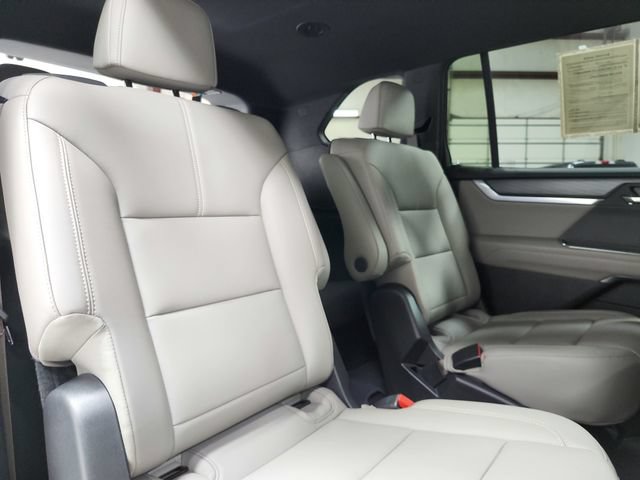 Used 2026 GMC Acadia Elevation w/ Elevation Premium Package FWD image 45