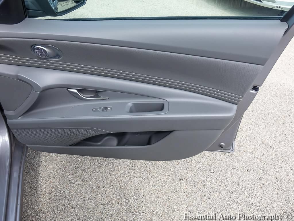 Used 2025 Hyundai Elantra SEL FWD image 26