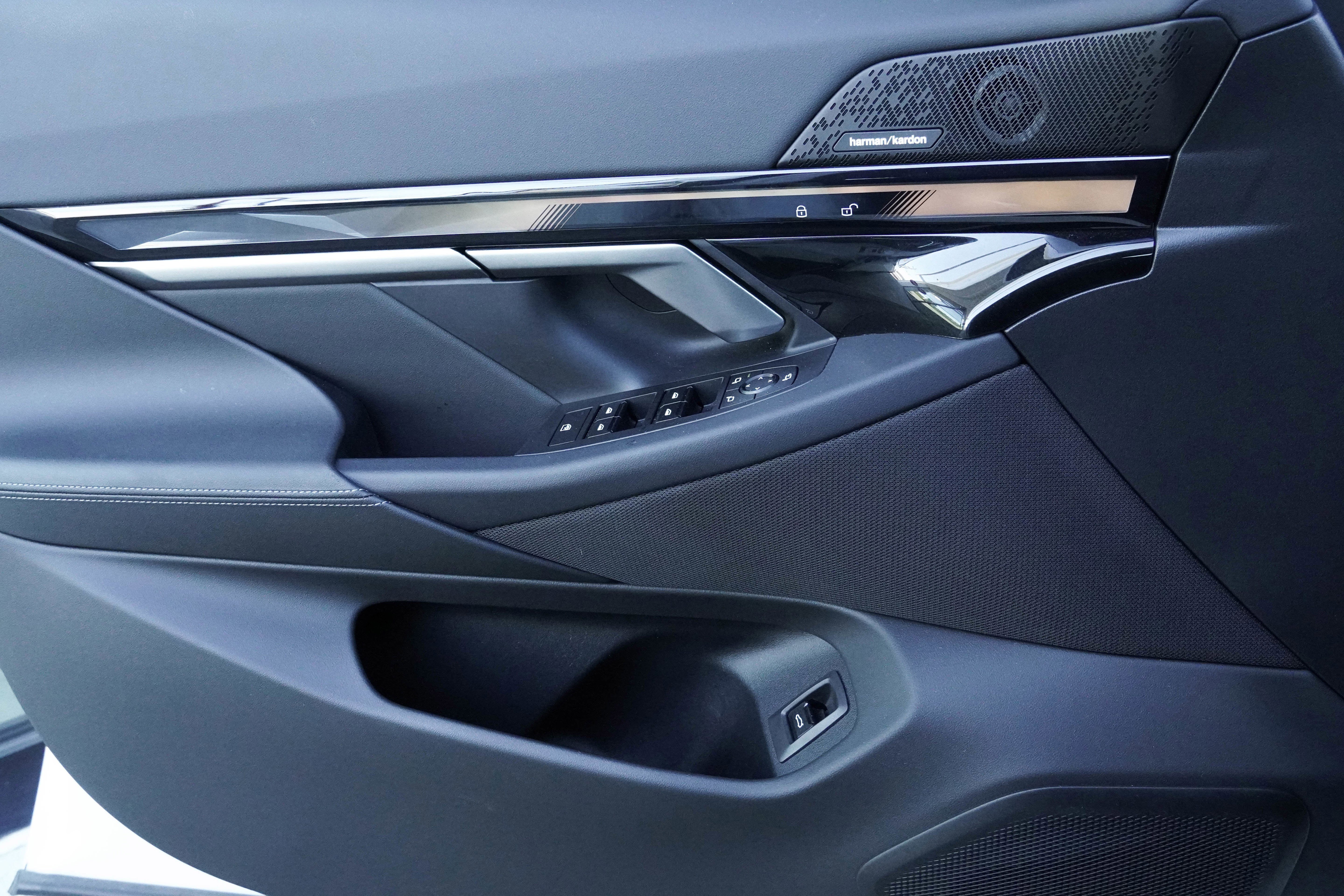 Used 2024 BMW i5 eDrive40i w/ M Sport Package image 32