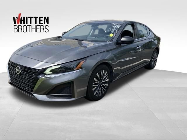 Used 2024 Nissan Altima 2.5 SV FWD image 1