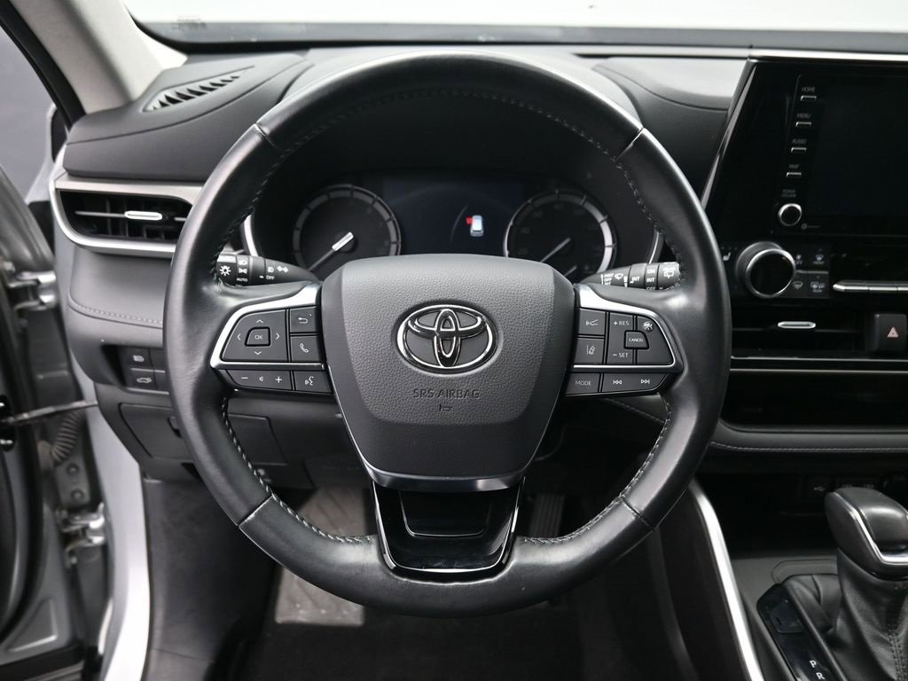 Used 2021 Toyota Highlander XLE image 16