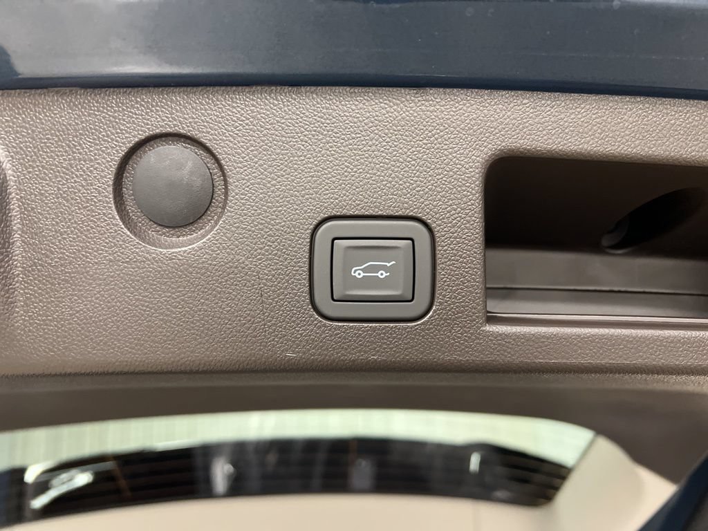 New 2026 GMC Terrain Denali w/ LPO, Black Badging Package AWD/4WD image 7