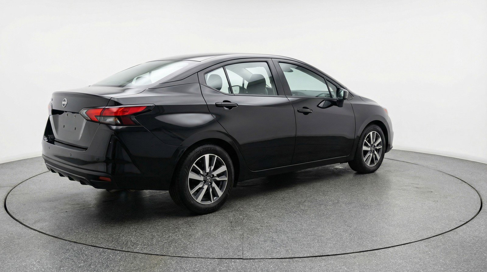 Used 2025 Nissan Versa SV image 9