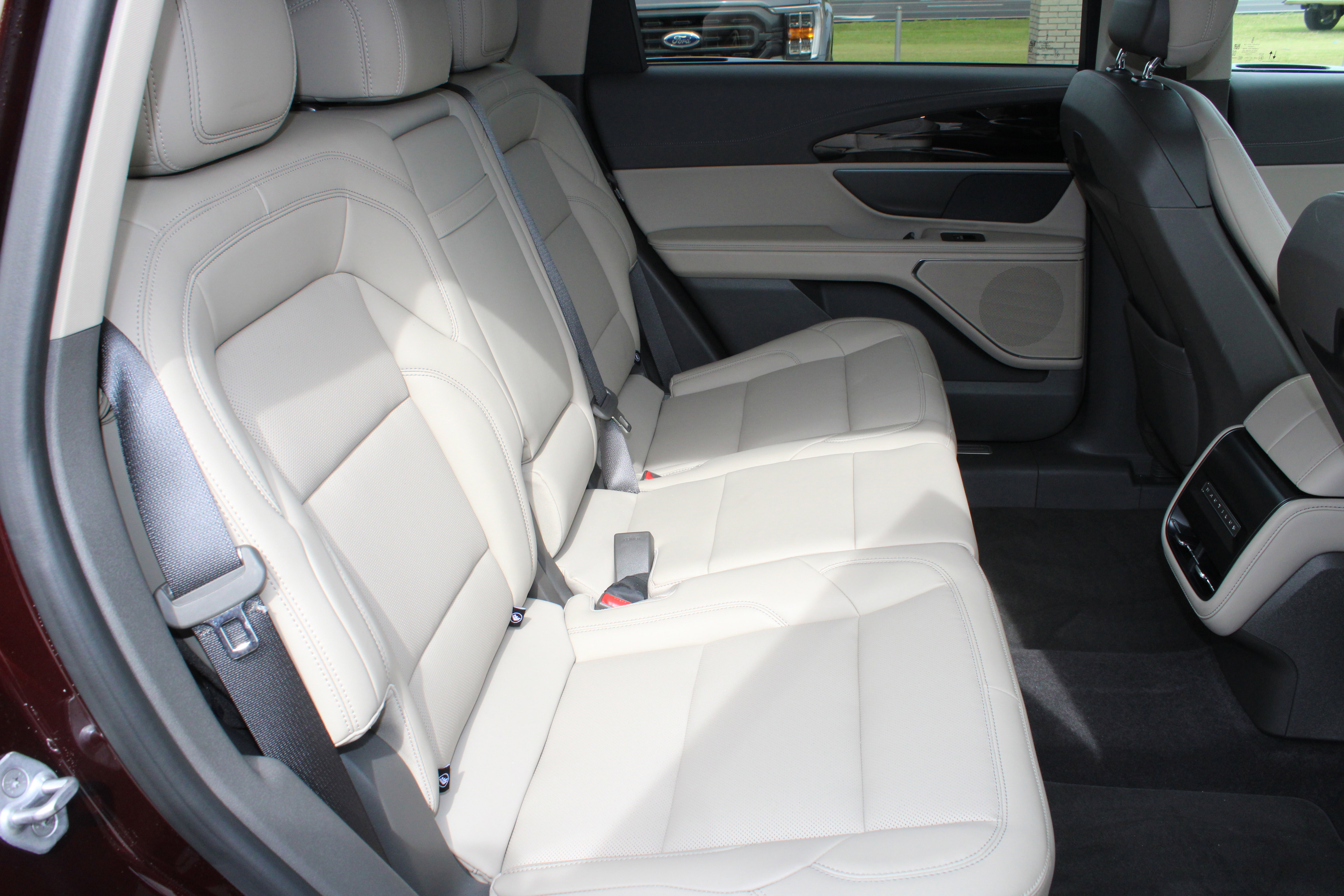 Used 2024 Lincoln Nautilus Premier image 15