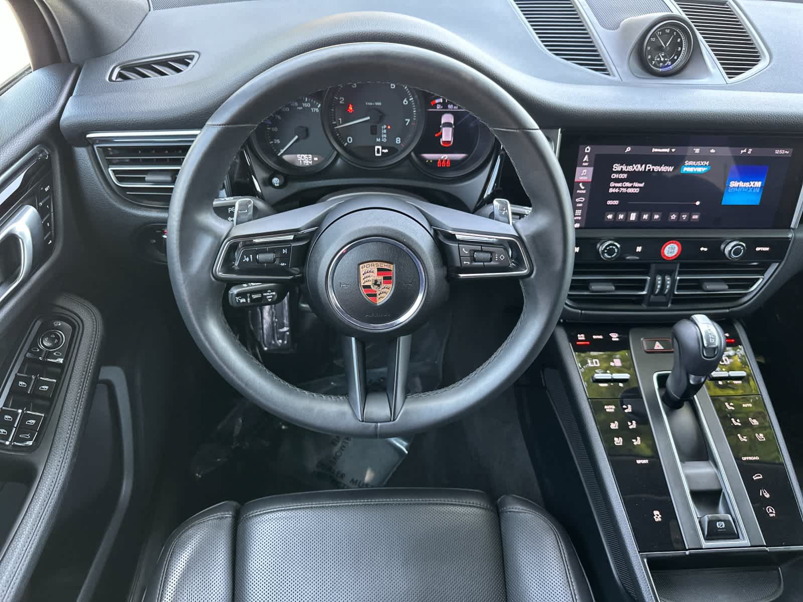 Certified 2025 Porsche Macan AWD/4WD image 15