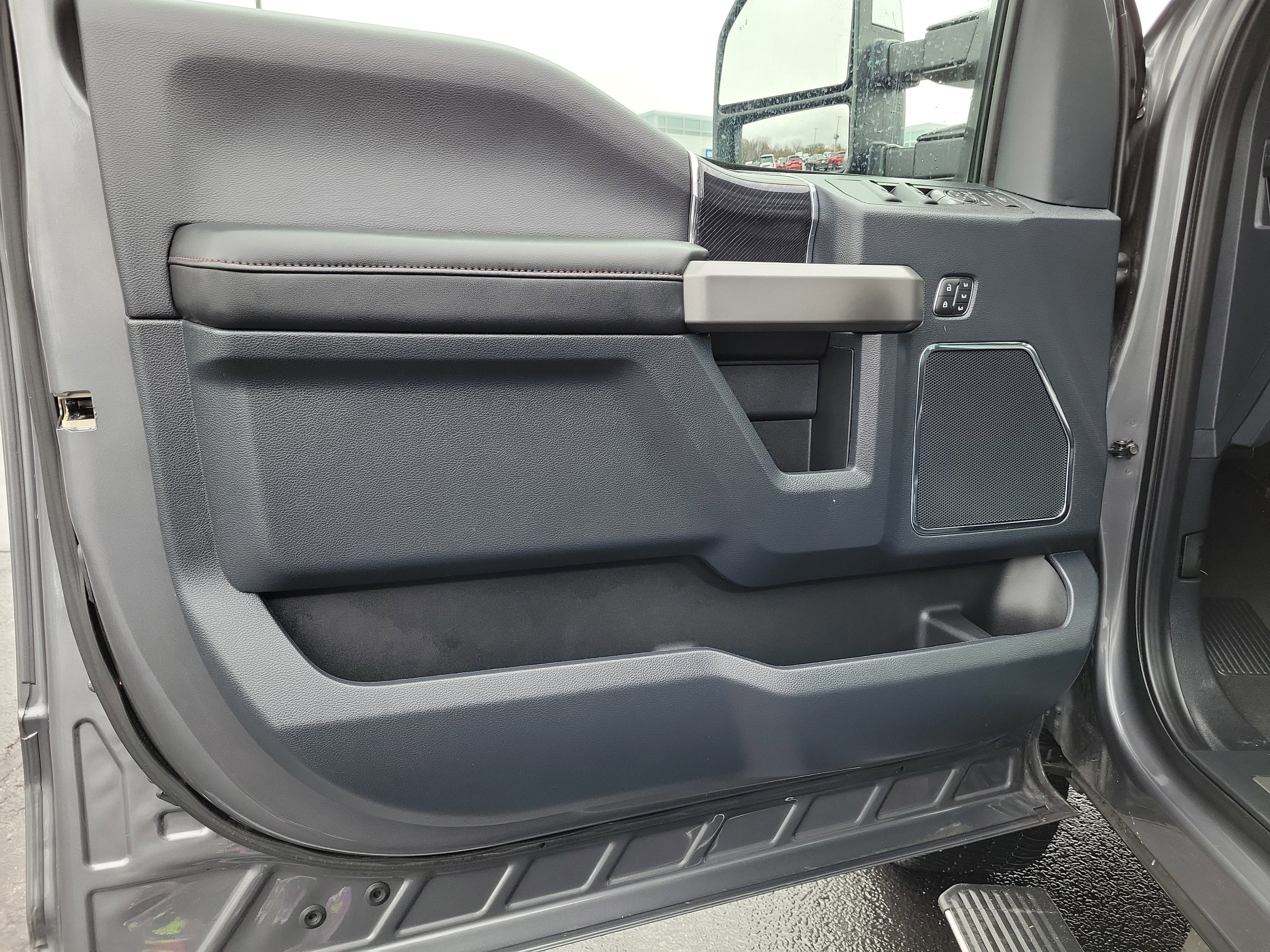 Certified 2022 Ford F250 Platinum w/ FX4 Off-Road Package image 18