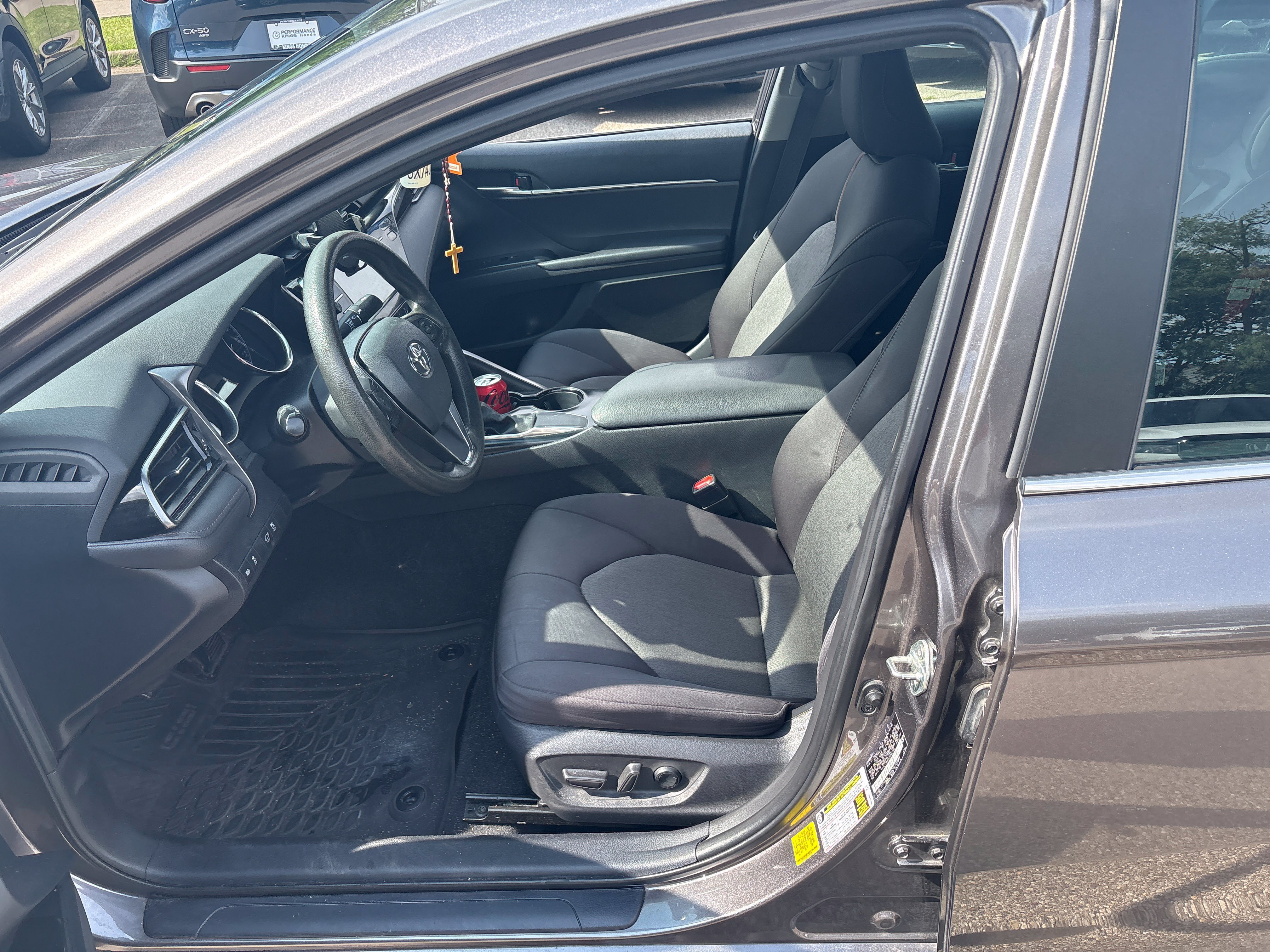 Used 2020 Toyota Camry LE FWD image 3