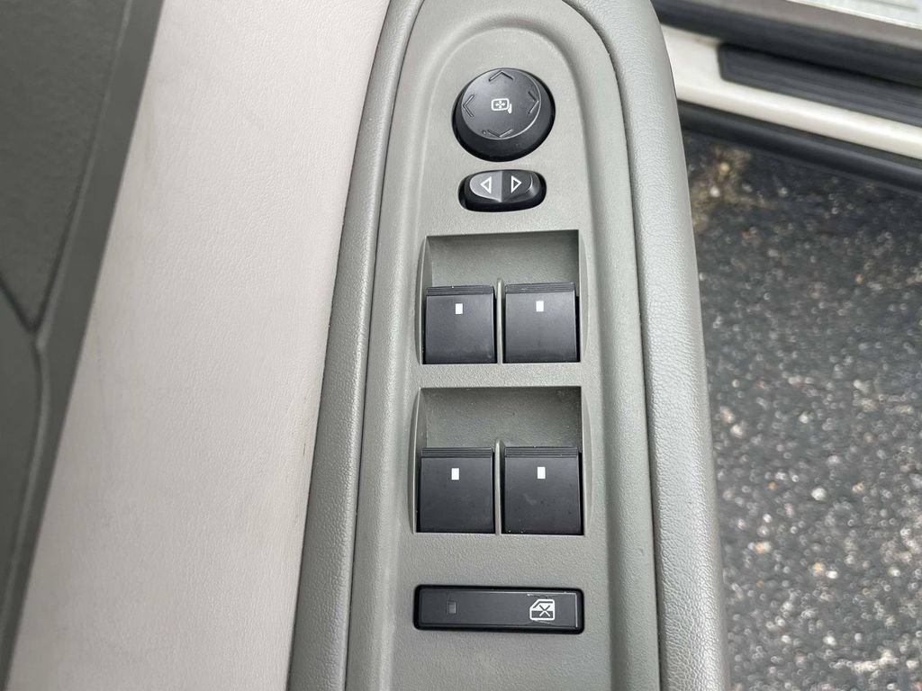 Used 2015 GMC Acadia SLT FWD image 16