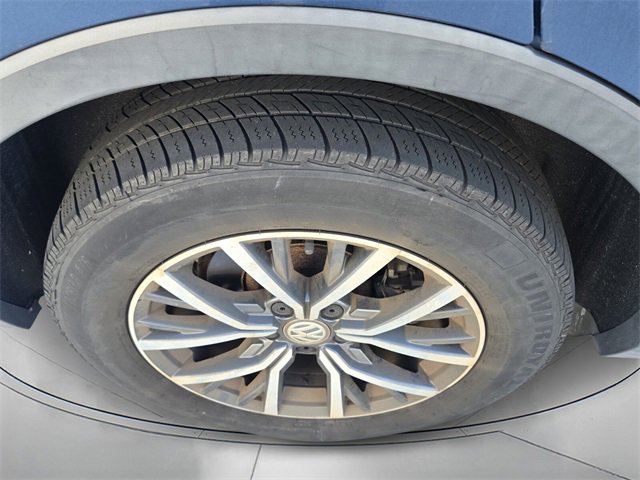 Used 2020 Volkswagen Tiguan SE w/ Panoramic Sunroof Package image 5