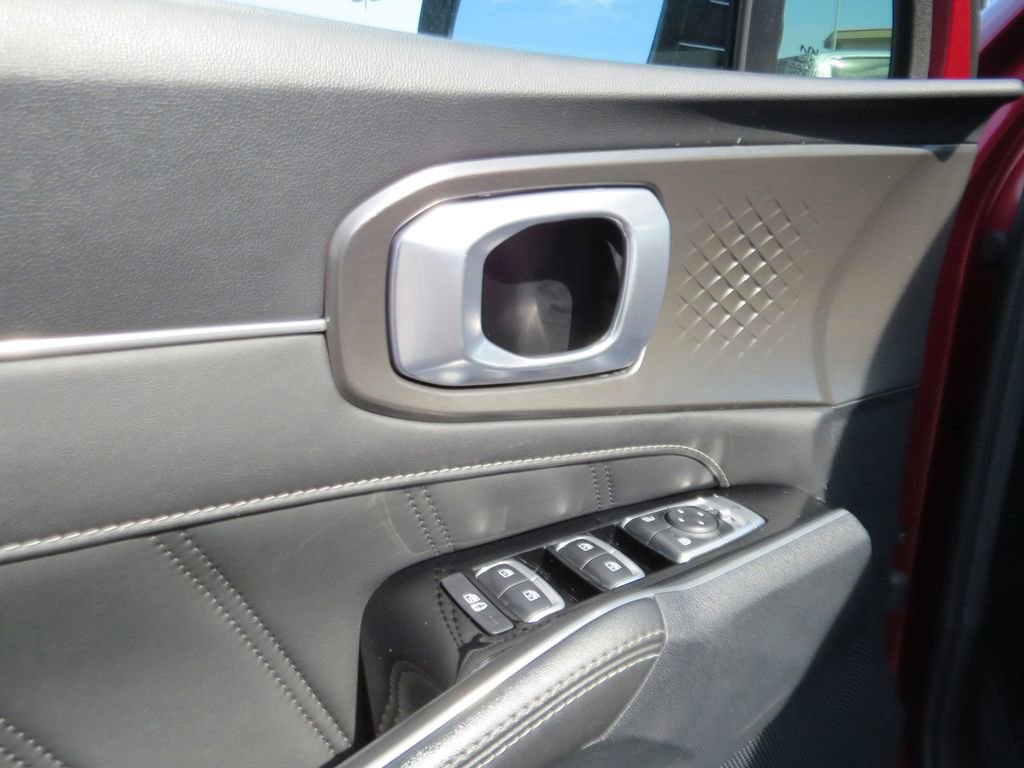 Used 2023 Kia Sorento SX image 19