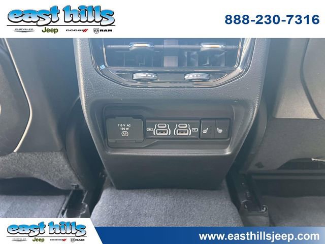 Used 2023 Jeep Grand Cherokee Limited w/ Black Appearance Package image 17
