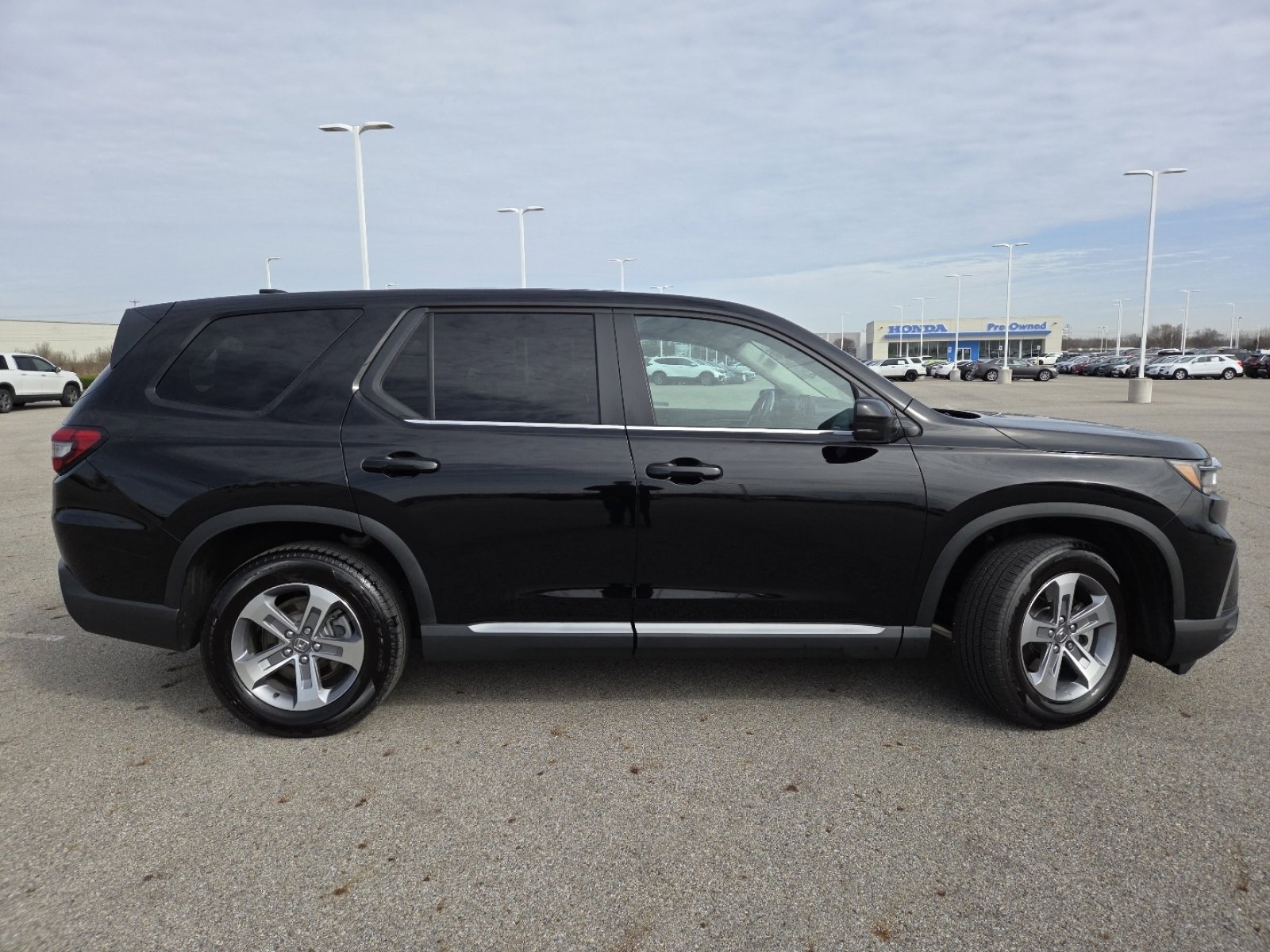 Used 2025 Honda Pilot EX-L image 17