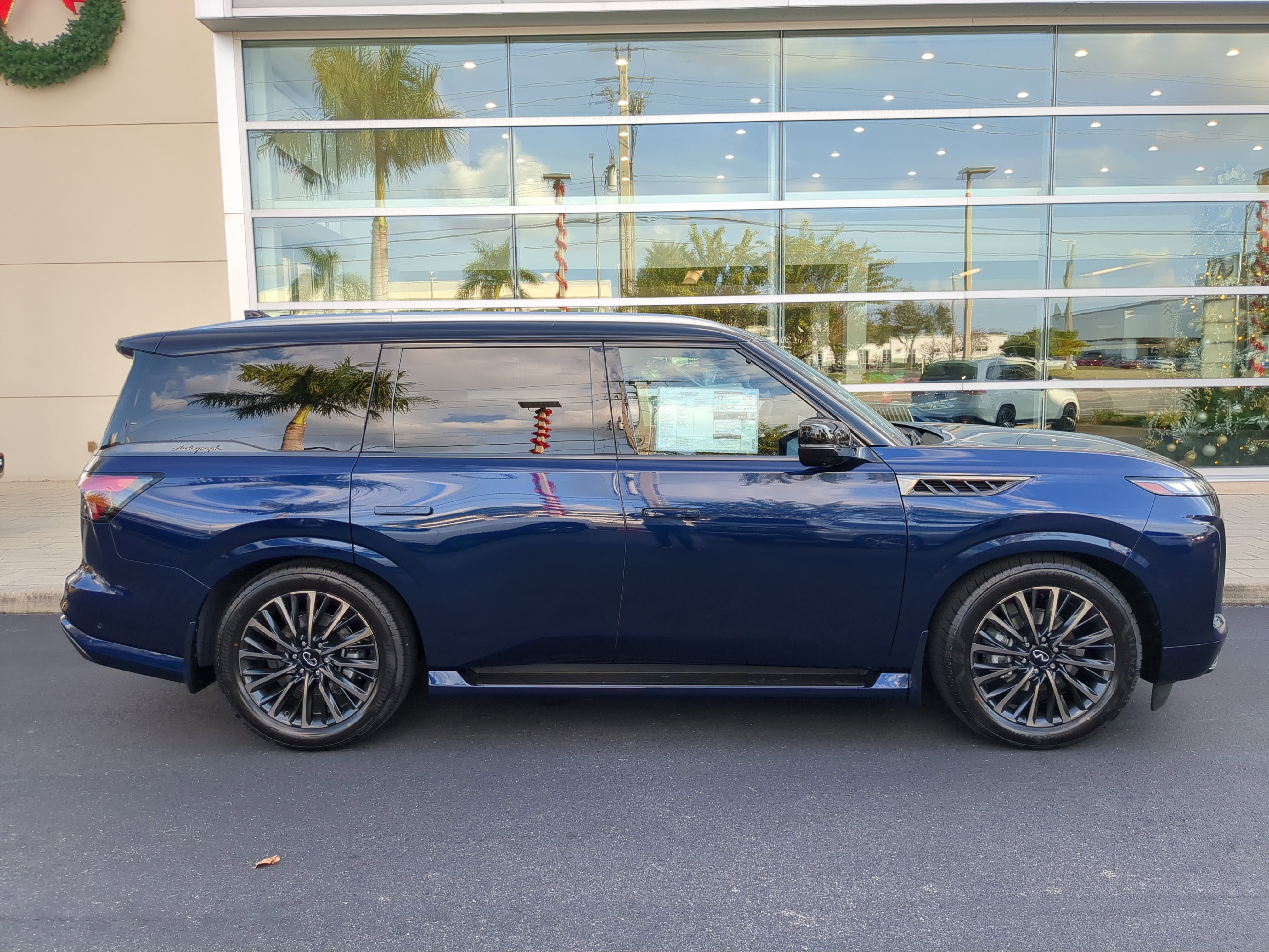 New 2026 INFINITI QX80 Autograph w/ Premium Cargo Package image 3