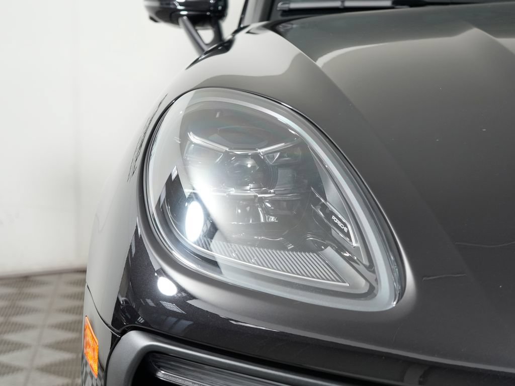 New 2026 Porsche Macan AWD/4WD image 11
