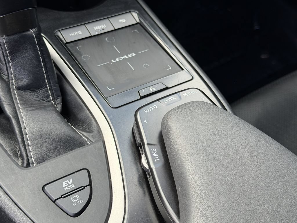 Used 2019 Lexus UX 250h w/ Premium Package AWD/4WD image 32