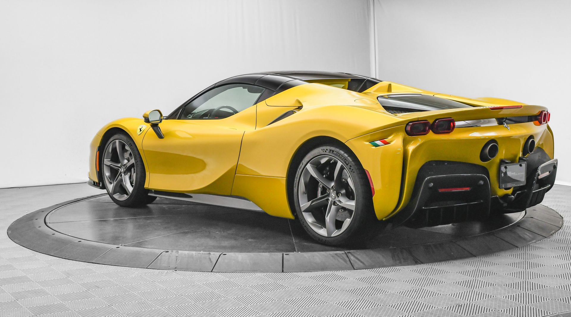 Used 2022 Ferrari SF90 Spider image 61