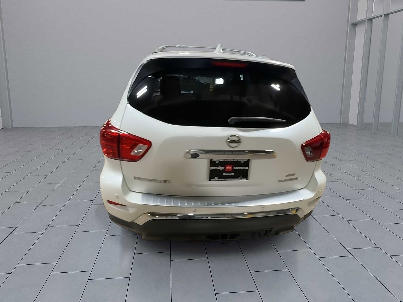 Used 2019 Nissan Pathfinder Platinum image 7