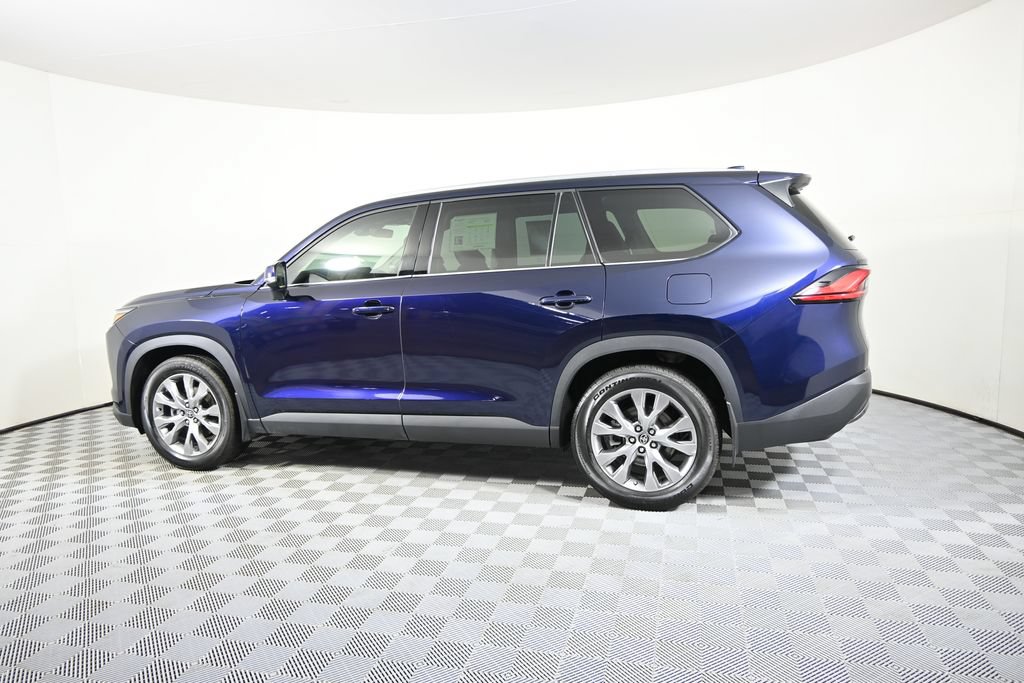 Used 2024 Toyota Grand Highlander AWD image 3