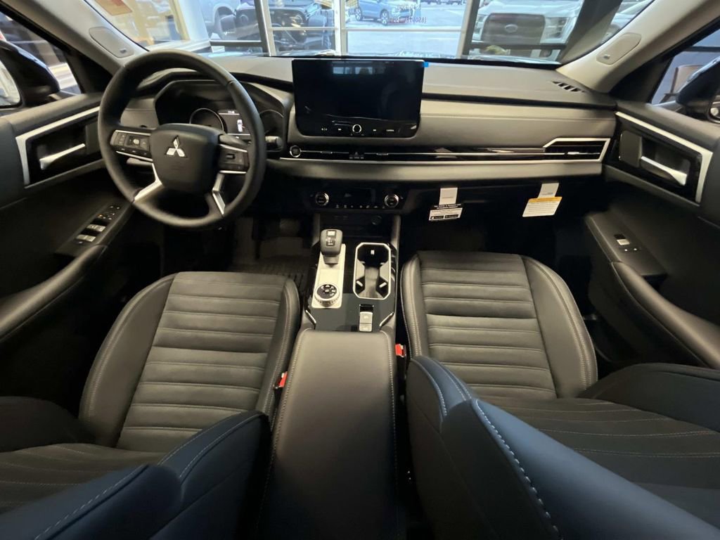 New 2026 Mitsubishi Outlander SE FWD image 18