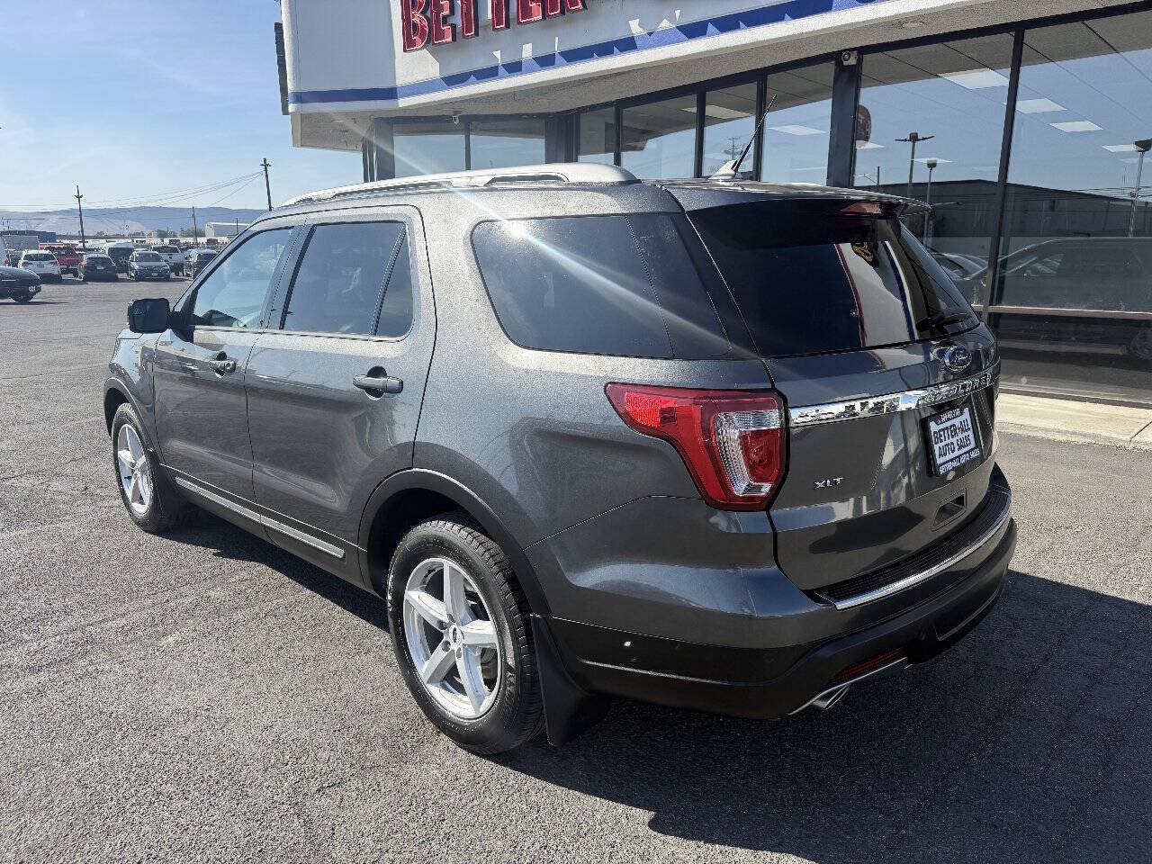 Used 2018 Ford Explorer XLT w/ Equipment Group 202A FWD image 7