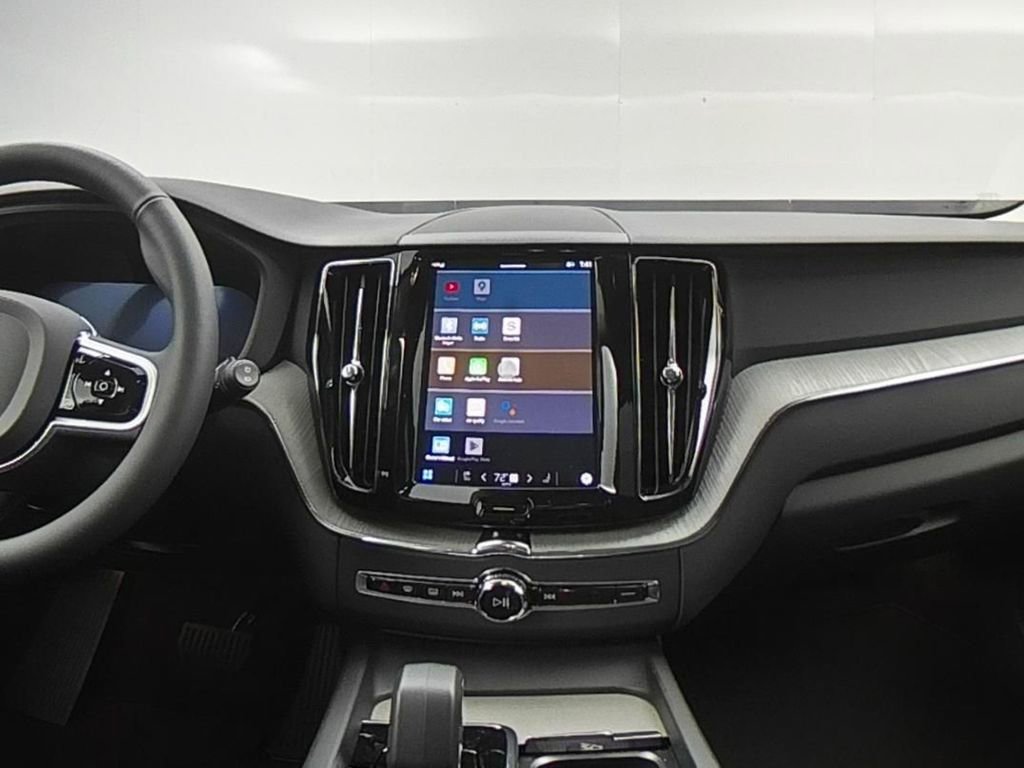 Used 2025 Volvo XC60 B5 Plus w/ Climate Package image 10