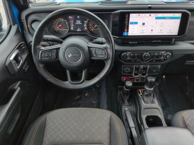 Used 2024 Jeep Gladiator Mojave w/ Technology Group AWD/4WD image 16